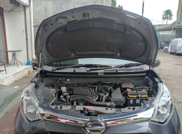 kap mesin mobil daihatsu