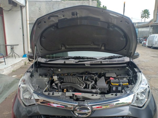 kap mesin mobil daihatsu