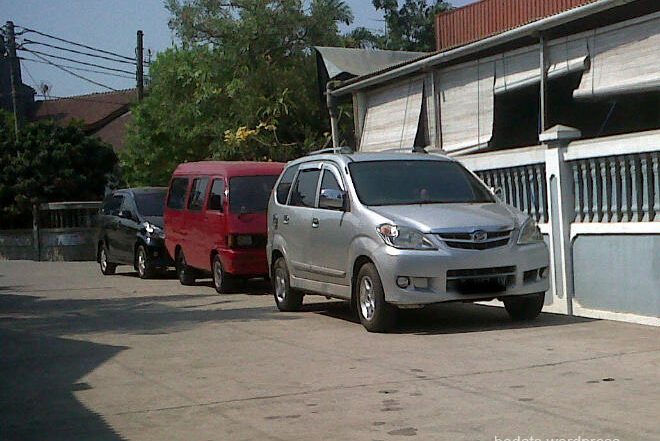 parkir mobil